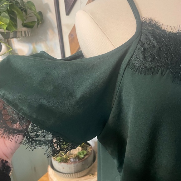 Willow & Root hunter green cold shoulder. Size 2X. - Picture 2 of 4